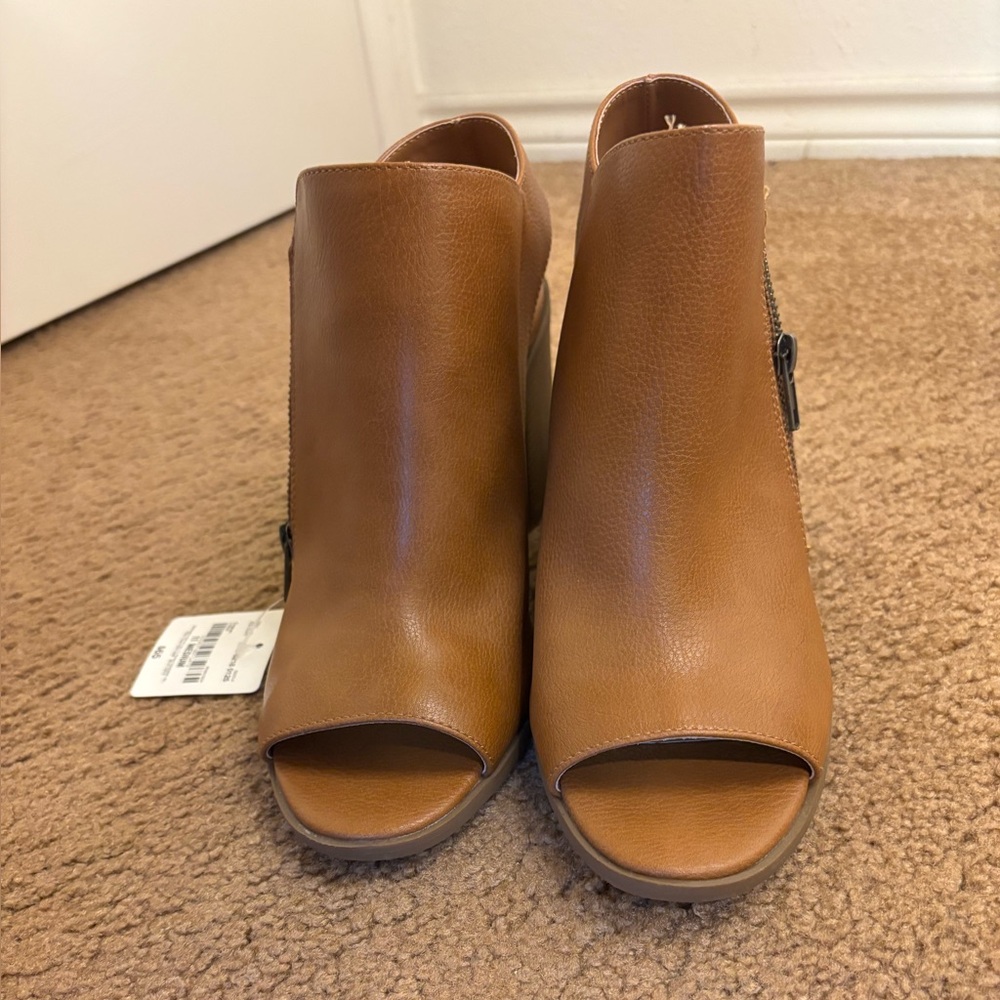 Never worn Women's Tan Peep-Toe Ankle Boots